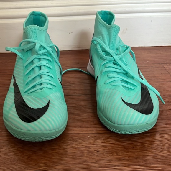 Women’s Size 8.5 Nike Mercurial Vapor 15 Academy Court Low-Top Soccer Shoes - Picture 2 of 6